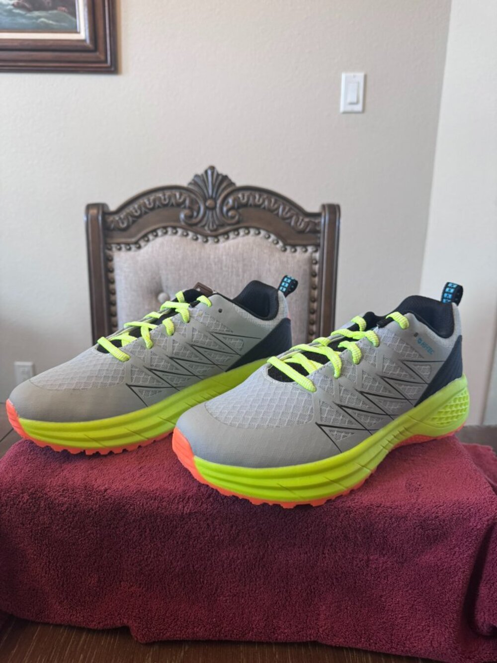 8 MEN'S HI-TEC SNEAKER